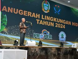 Wagub Sumut Surya Serahkan Penghargaan Lingkungan Hidup 2024