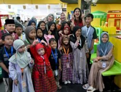 Kahiyang Ayu Traktir Anak-anak Yatim Berbelanja Baju hingga Sepatu Baru