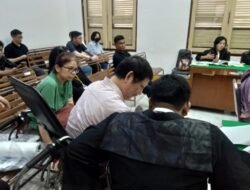Pagar Seng dan Rumah Warga Dirobohkan, Dokter Paulus Duduk di Kursi Terdakwa