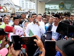 Temui Massa Aksi di Depan Kantor Gubernur, Bobby Nasution Dukung Tuntutan Buruh