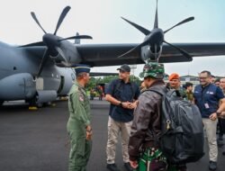 Gubernur Bobby Nasution Terbang Bawa Logistik dan Obat-obatan ke Tapteng dan Sibolga yang Masih Terisolir