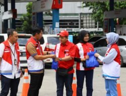 Pasca Banjir, Pertamina Patra Niaga Sumbagut, Salurkan Bantuan kepada 400 Operator SPBU di Medan