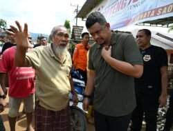 Bobby Nasution Terobos Daerah Banjir dan Longsor Parah di Tapteng, Salurkan Bantuan Logistik, Air Bersih dan Internet