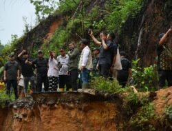Tinjau Lokasi Paling Terdampak Banjir dan Longsor di Tapteng, Bobby Nasution Pastikan Rumah dan Infrastruktur akan Dibenahi
