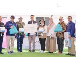 Danantara, FHCI dan Alumni FE USU Berikan 600 Paket Logistik kepada Penghuni Huntara Aceh