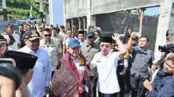 Gubernur Sumut Bobby Nasution Dampingi Mendagri Resmikan Huntara di Tapsel