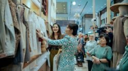 Pembukaan INACRAFT 2026, Kahiyang Ayu Perkenalkan Potensi Kriya dan Wastra Sumut kepada Ketum Dekranas