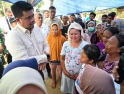 Bobby Nasution Temui Langsung Warga Korban Banjir di Tapteng