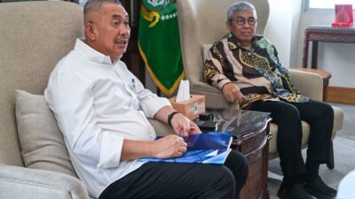 Pj Sekdaprov Sumut Terima Laporan Kinerja Komisi Informasi 2025