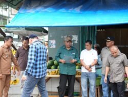 Sesuai Perjanjian dan Berita Acara Serah Terima, Pemkab Segel 17 Lapak Jualan di Pasar Delimas