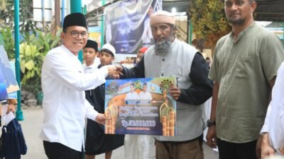 Safari Ramadan di Masjid Jami’, Wakil Wali Kota Medan Serahkan Hibah Rp50 Juta dan Santunan Anak Yatim