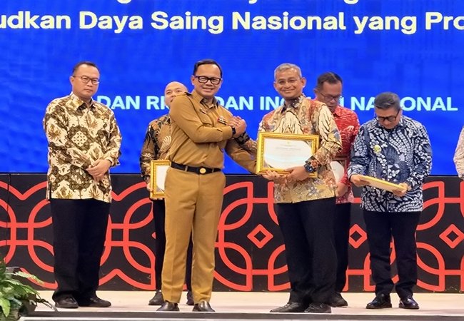 Kota Medan Raih Sertifikat Indeks Daya Saing Daerah 2025 dari BRIN