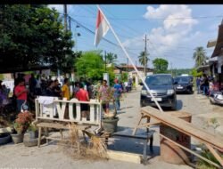 Warga Bahorok Blokir Akses Wisata Bukit Lawang, Tagih Janji Perbaikan Jalan Pemprov Sumut