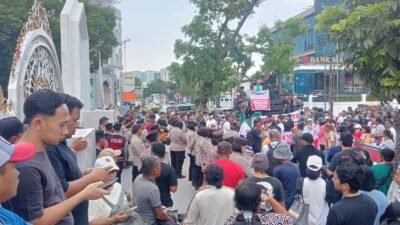 Ratusan Buruh Toba Pulp Lestari Desak Pembatalan Pencabutan Izin, Khawatirkan Dampak Ekonomi Lokal Menulis