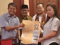 RE dan Atong, Pertemuan Hangat Dua Sahabat