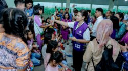 Kahiyang Ayu Pastikan Warga Tuk-Tuk Siadong Dapat Layanan Kesehatan Optimal Lewat Posyandu
