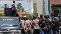 Kacabjari Labuhan Deli Temui Massa Aksi Damai, Tegaskan Komitmen Jaga Integritas Kejaksaan
