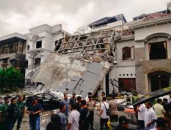 Diduga Pipa Gas Bawah Tanah Meledak, Rumah di Grand Polonia Hancur, 4 Orang Tertimbun