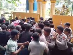 Tuntut Keadilan Penertiban THM Blue Night, Ratusan Massa Geruduk Kantor Bupati Langkat