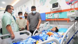 Gubernur Bobby Nasution Jenguk Murid Korban Keracunan MBG Karo di RS Haji, Pastikan Penanganan Hingga Pulih
