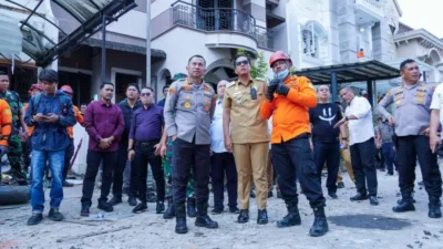 Rico Waas Kerahkan Alat Berat dan Tim Medis Tangani Ledakan di Perumahan Grand Polonia