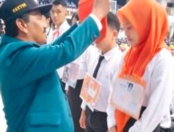 Rektor UNIMED Kukuhkan Mahasiswa Baru Angkatan 2026 dalam PKKMB Tahun Akademik 2026/2027