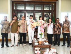 Pj Sekdaprov Sumut Sambut Kepulangan 2 Paskibraka Nasional Asal Toba