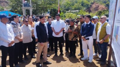 Gubernur Bobby Dampingi Wapres Gibran Serahkan Sertifikat Huntap di Sibolga, Warga Bersyukur Miliki Rumah untuk Ditempati Selamanya