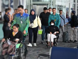 Bobby Nasution Berangkatkan Pasien Terduga Korban MBG Karo ke Jakarta 